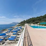 Luxury 135m2 In Historic With Sea-water Pool, Private & Tennis